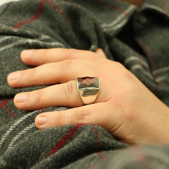 925 Sterling Silver Men's Ring With Red Cubic Zirc - Picture 3 of 8